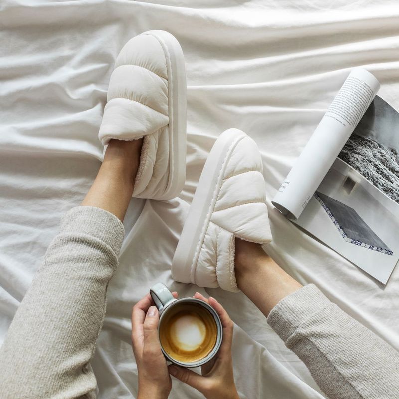 Kosetøfler innesko lys creme | Scandinavian Collection